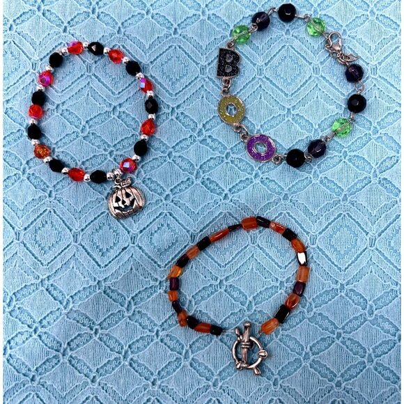 Halloween-Themed Beaded Bracelets Set Of 3 Handcrafted 1990s With Charms & Clasp - Picture 6 of 9